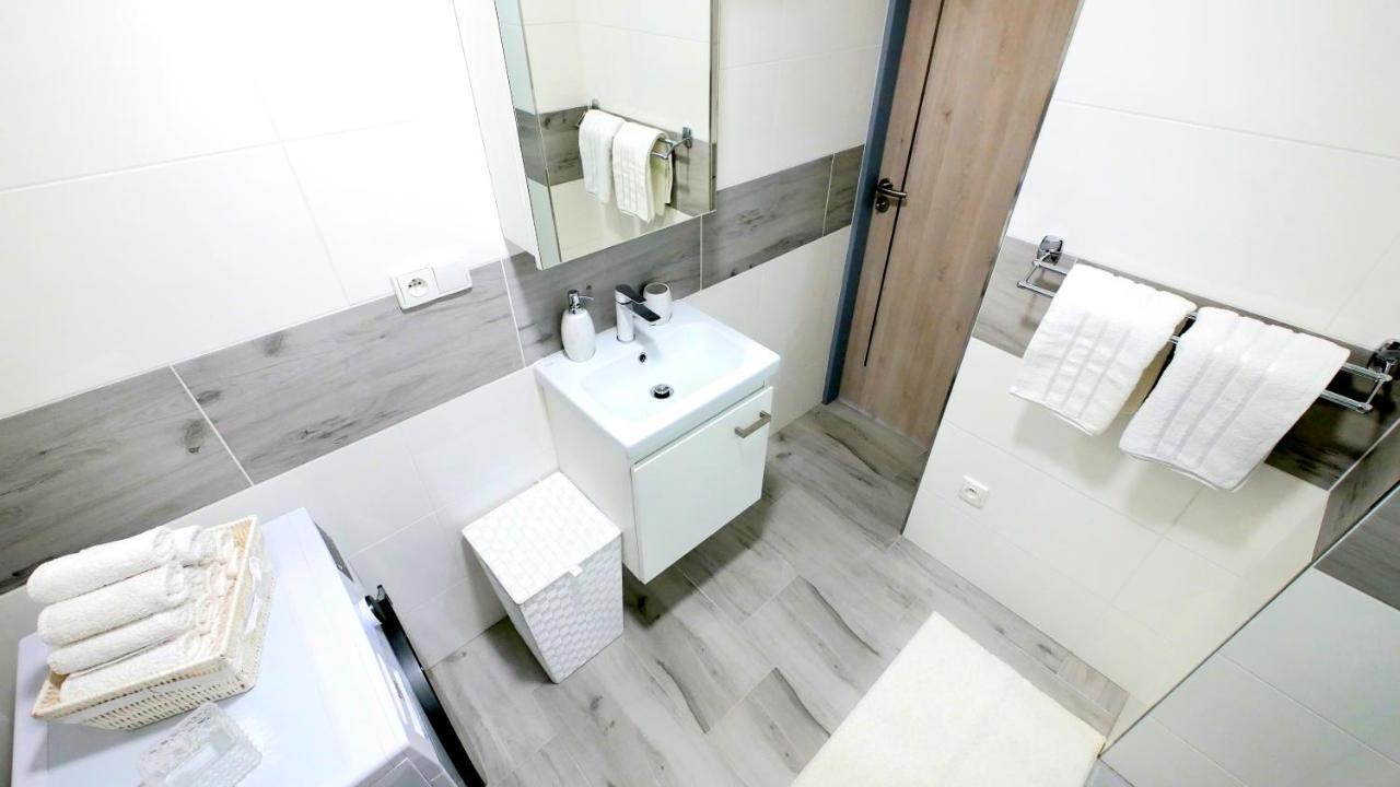 Apartman U Louckeho Klastera 2 Plus Kk ซนอยโม ภายนอก รูปภาพ